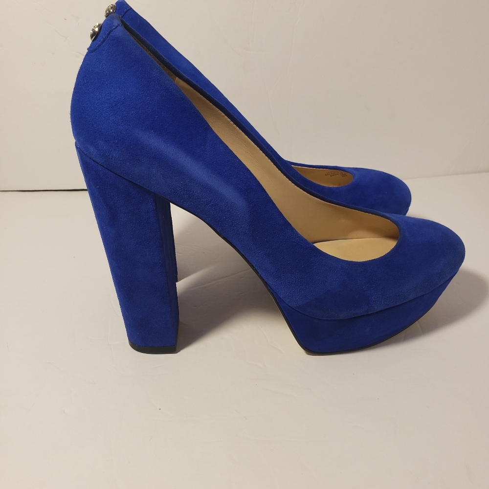 GUESS Platform Heels - Picture 2 of 9